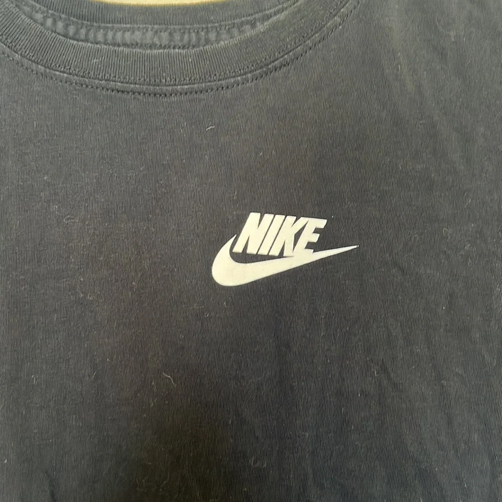 Girls Nike Tee - Picture 3 of 6